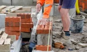 Ile worków zaprawy murarskiej na palecie? Sprawdź, zanim kupisz!
