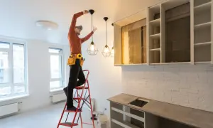 Ile trwa remont kuchni? Sprawdź, co wpływa na czas prac remontowych