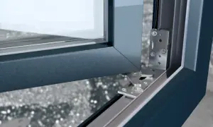 Mechanizm regulacji okna HST, precyzyjne dopasowanie i płynne działanie.