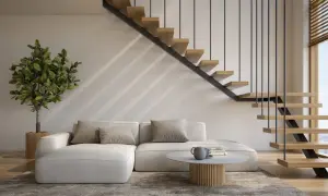 Nowoczesne schody otwarte na salon, z drewnianymi stopniami i metalową balustradą, tworzą lekkość i przestrzeń.