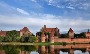 Kto wybudował zamek w Malborku? Fascynująca historia i architektura