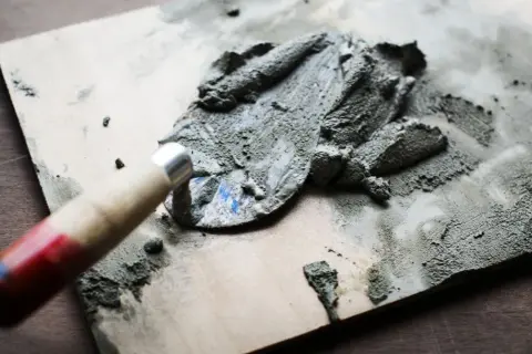 Cement 1 czy 2: Kluczowe różnice, które mogą kosztować cię więcej