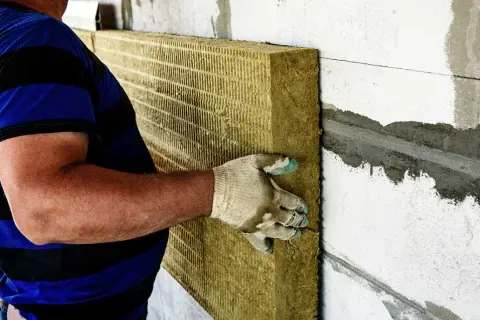 Wełna mineralna czy styropian – co wybrać dla lepszej izolacji?