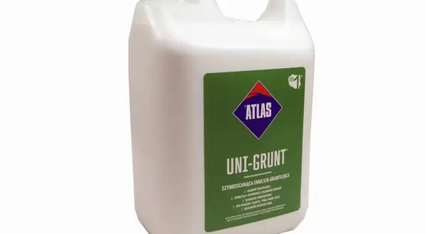 Biały kanister z zieloną nakrętką zawiera emulsję gruntującą UNI-GRUNT marki Atlas.