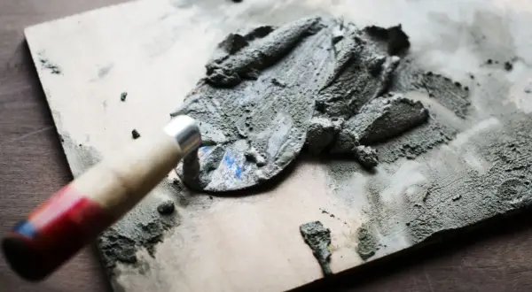 Cement 1 czy 2: Kluczowe różnice, które mogą kosztować cię więcej