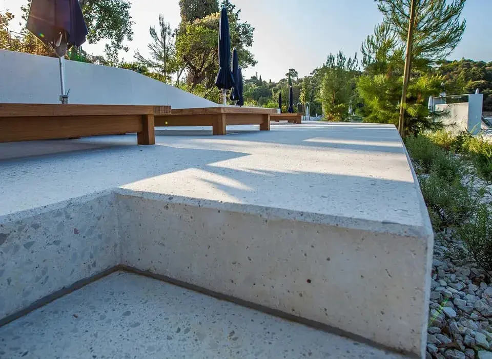 Jaki beton na taras - wybierz trwały i estetyczny materiał na zewnątrz