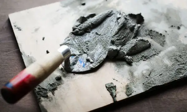 Cement 1 czy 2: Kluczowe różnice, które mogą kosztować cię więcej